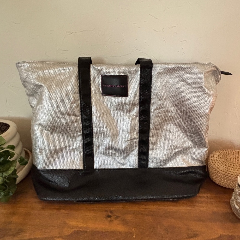 VICTORIA'S SECRET Silver/Blk Weekender Tote Bag